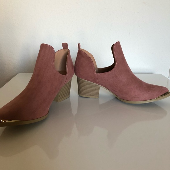 NWOT/NWOB. Blush booties 🎀 - Picture 3 of 6